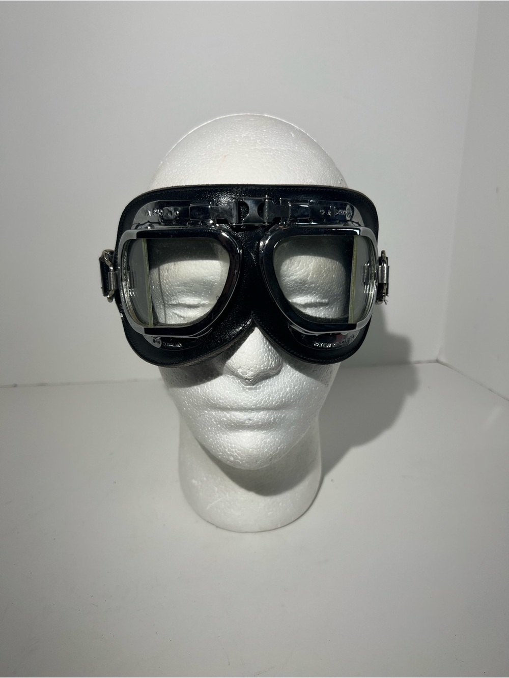 Vintage Halcyon BS4110 motorcycle/Aviator Goggles